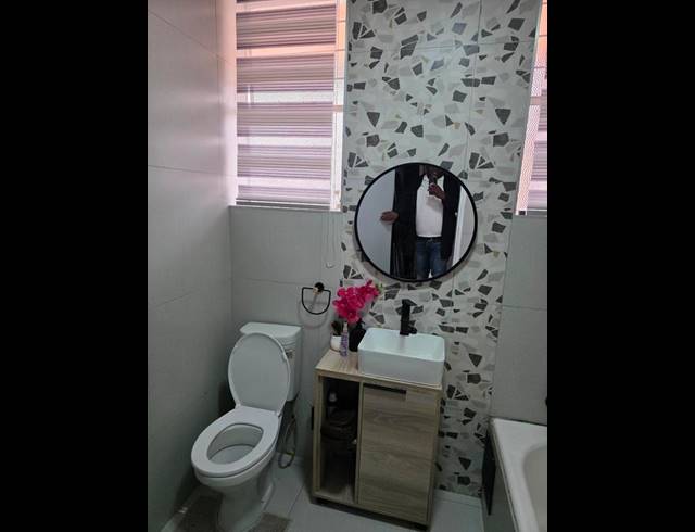 1 BEDROOM APARTMENT FOR SALE IN KEMPTON PARK CENTRAL